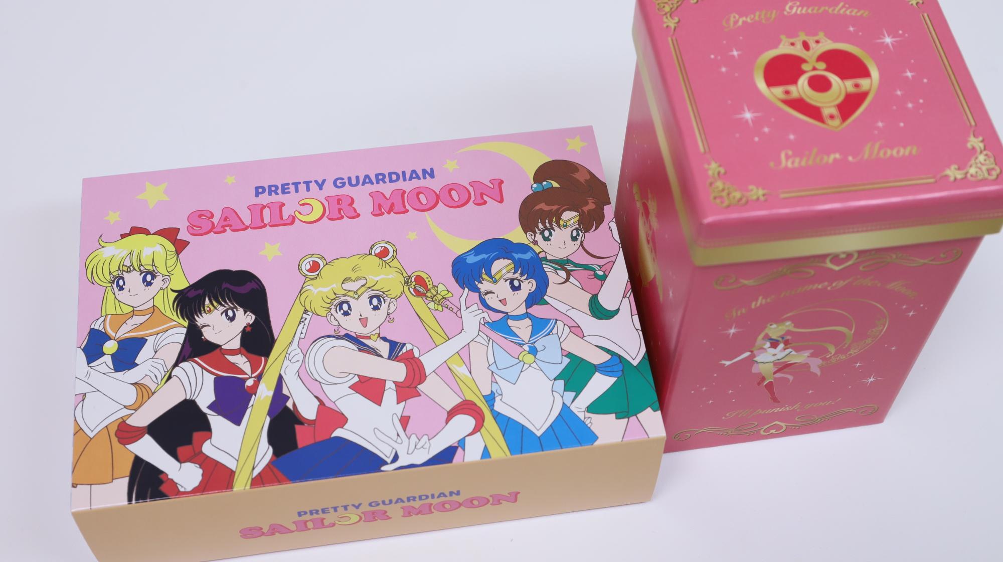 USJのセーラームーンコラボのお土産菓子には予想外の仕掛けが USJのセーラームーンコラボのお土産菓子には予想外の仕掛けが