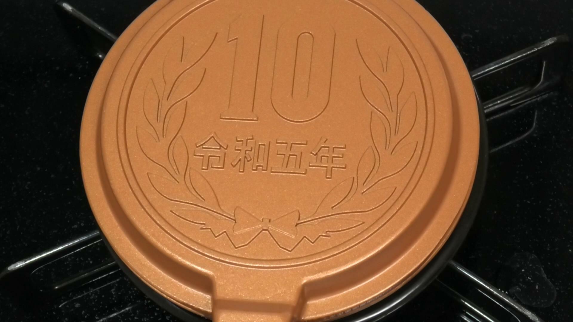 10円玉パン焼き器　10円玉パンを焼く