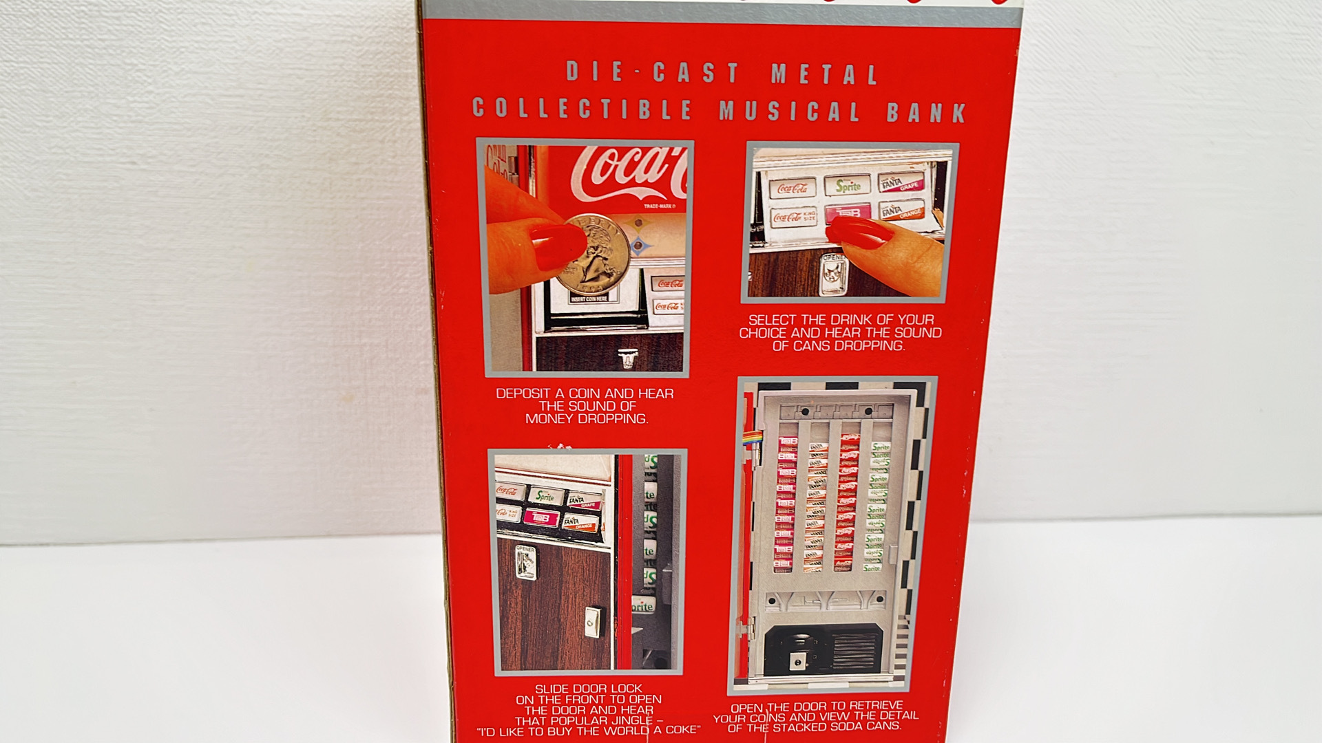 コカ・コーラのミニチュア自販機型貯金箱　外箱裏側