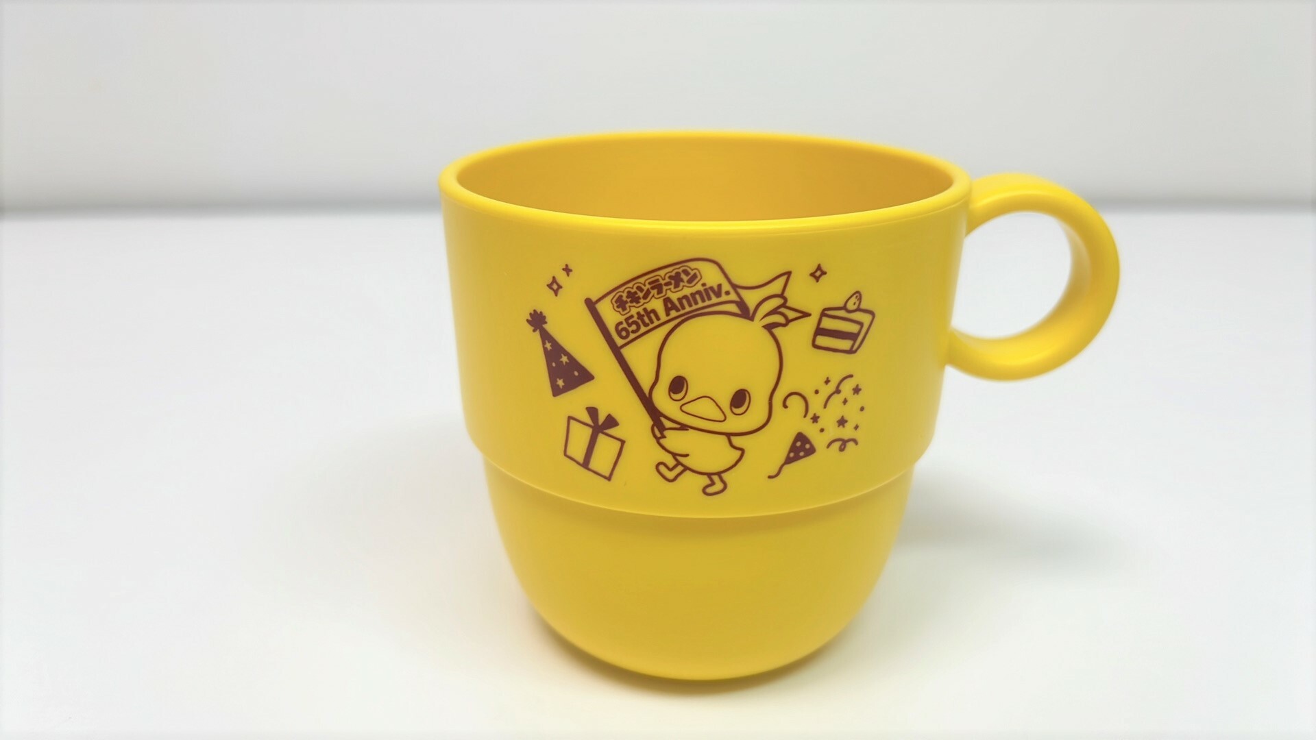 ファミマのひよこちゃんスタッキングカップキャンペーンのカップ黄色 正面 