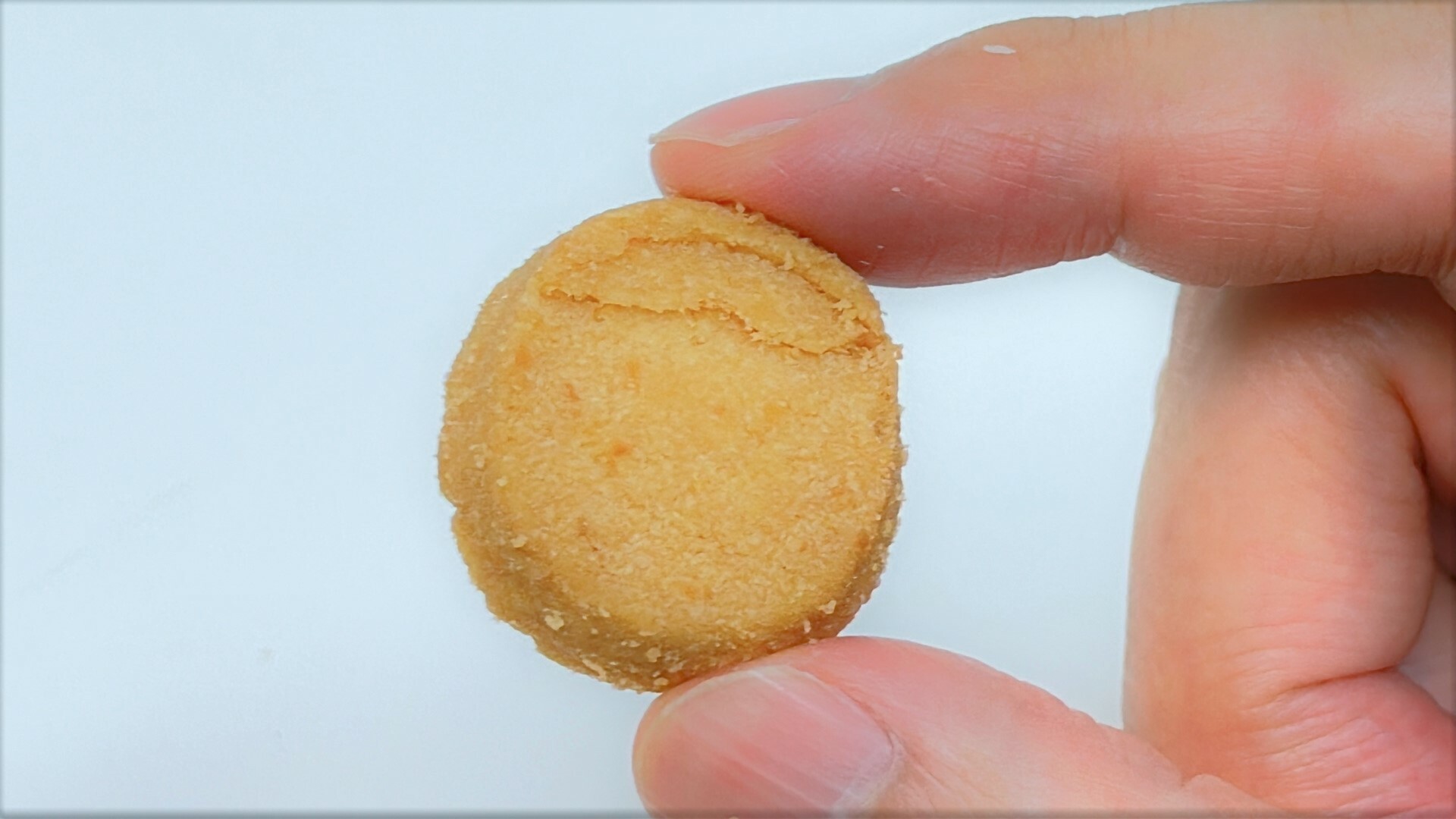 ファミマのサクッと食感のココナッツクッキーは一口サイズ