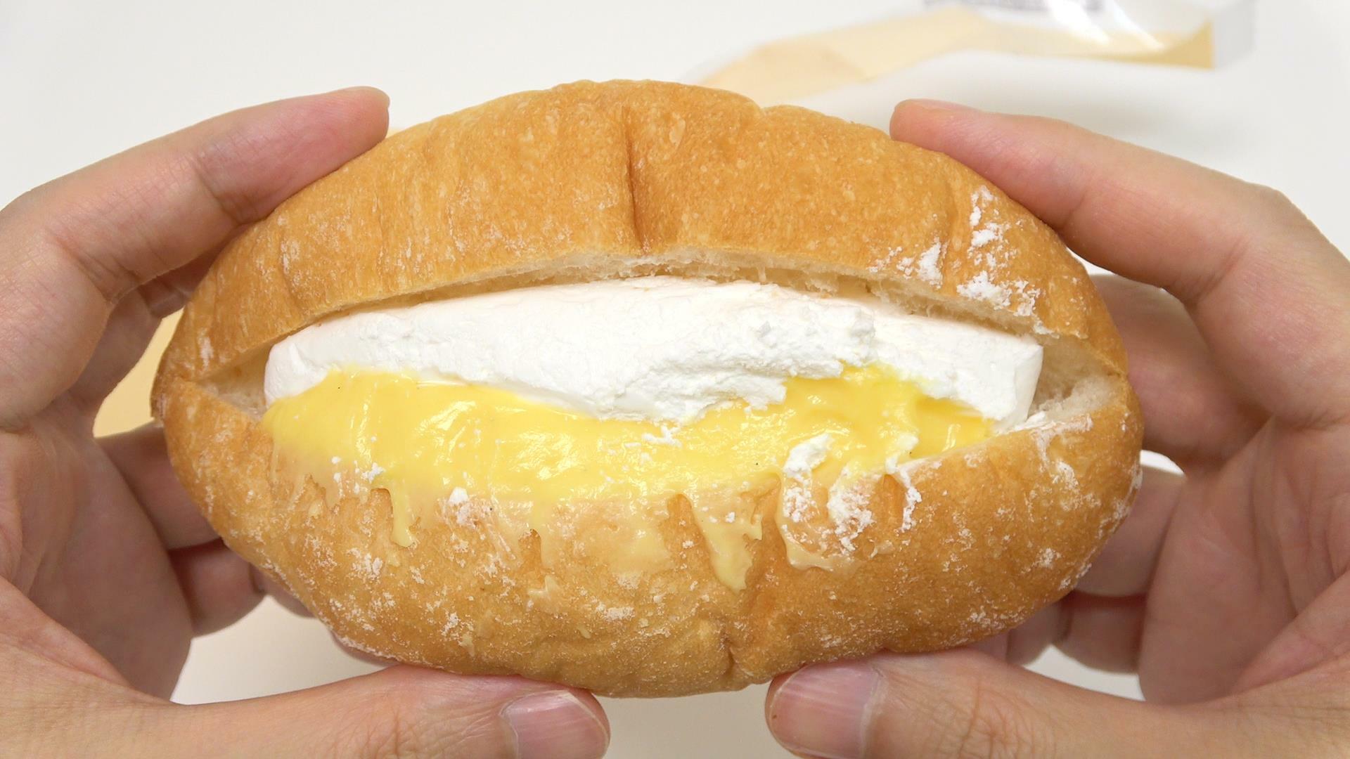 カスタードクリームとホイップクリームがたっぷり入った生フランスパン（カスタード＆ホイップ）
