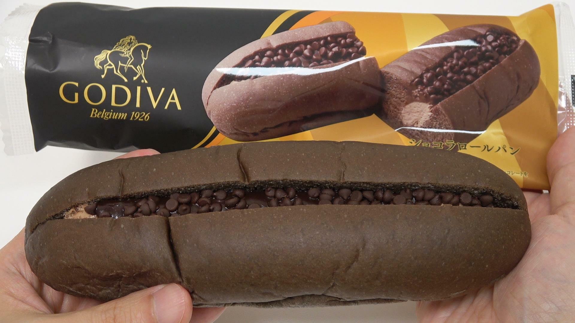 チョコチップがぎっりし詰まったGODIVA　ショコラロールパン