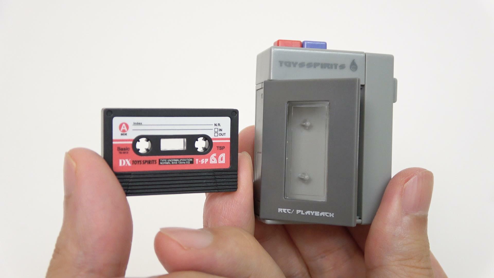 カセットテープは取り出し可能　レトロminiポータブルプレイヤーマスコット