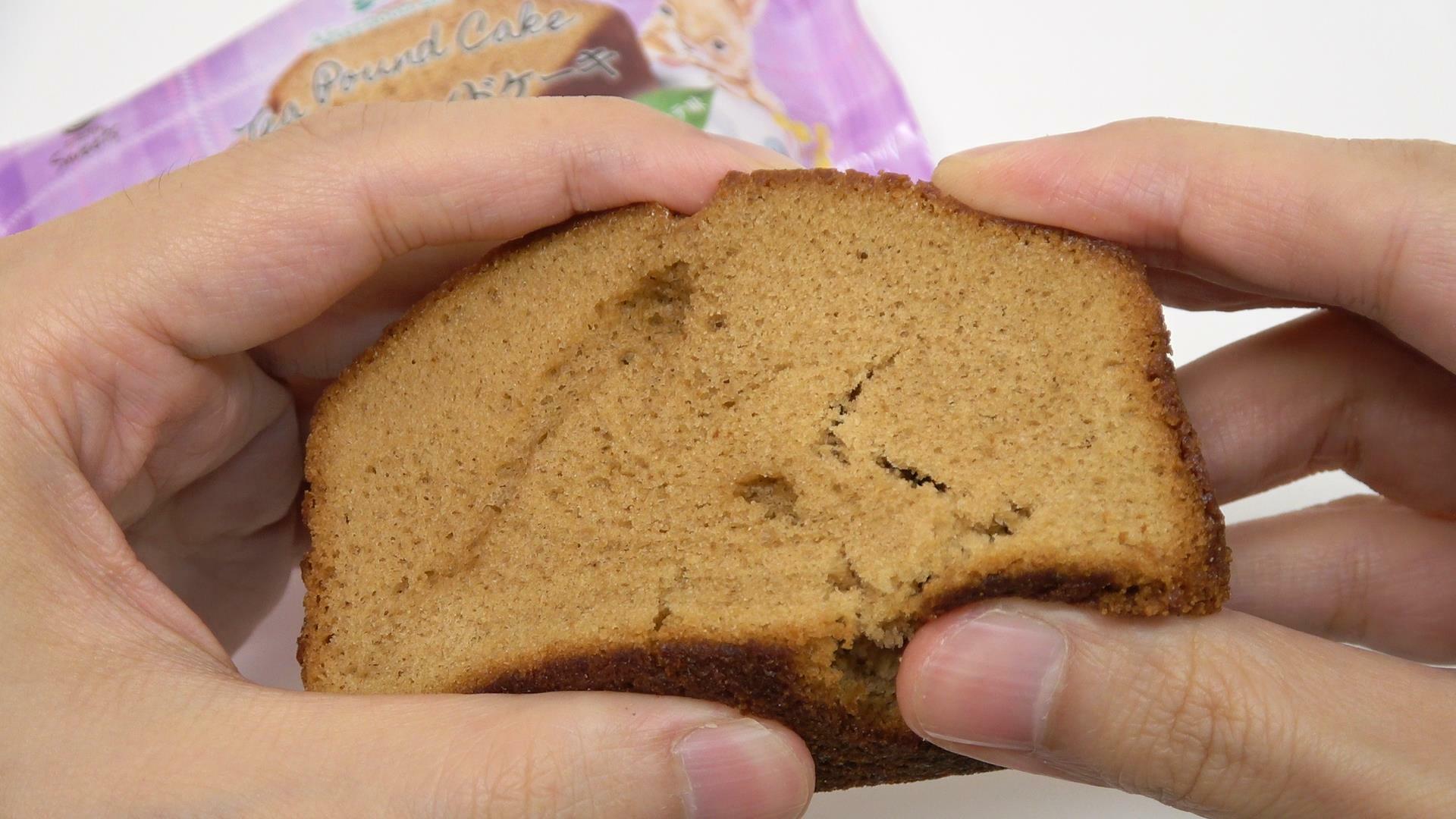 ほのかにスパイスの香りがするAfternoon Tea監修　紅茶パウンドケーキチャイラテ味