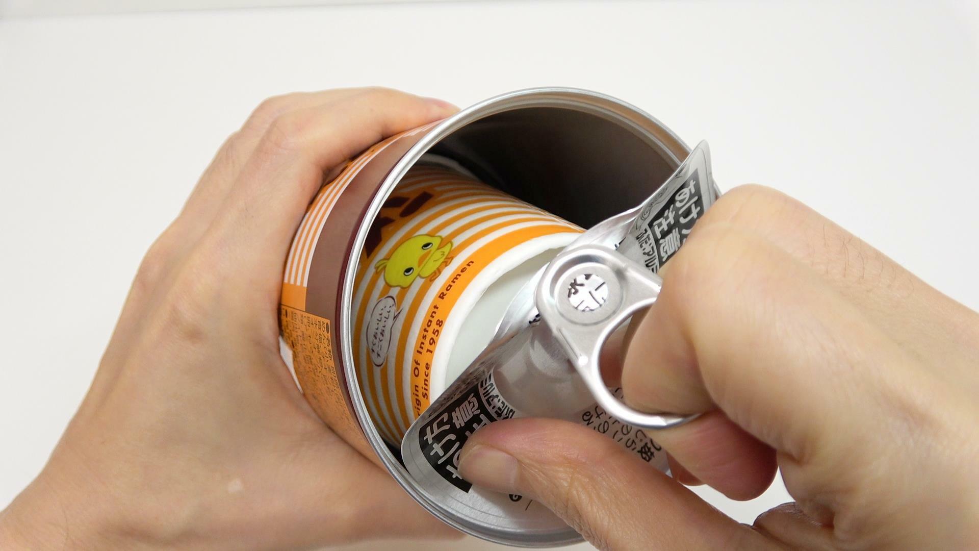 3年保存可能なチキンラーメン保存缶　開封