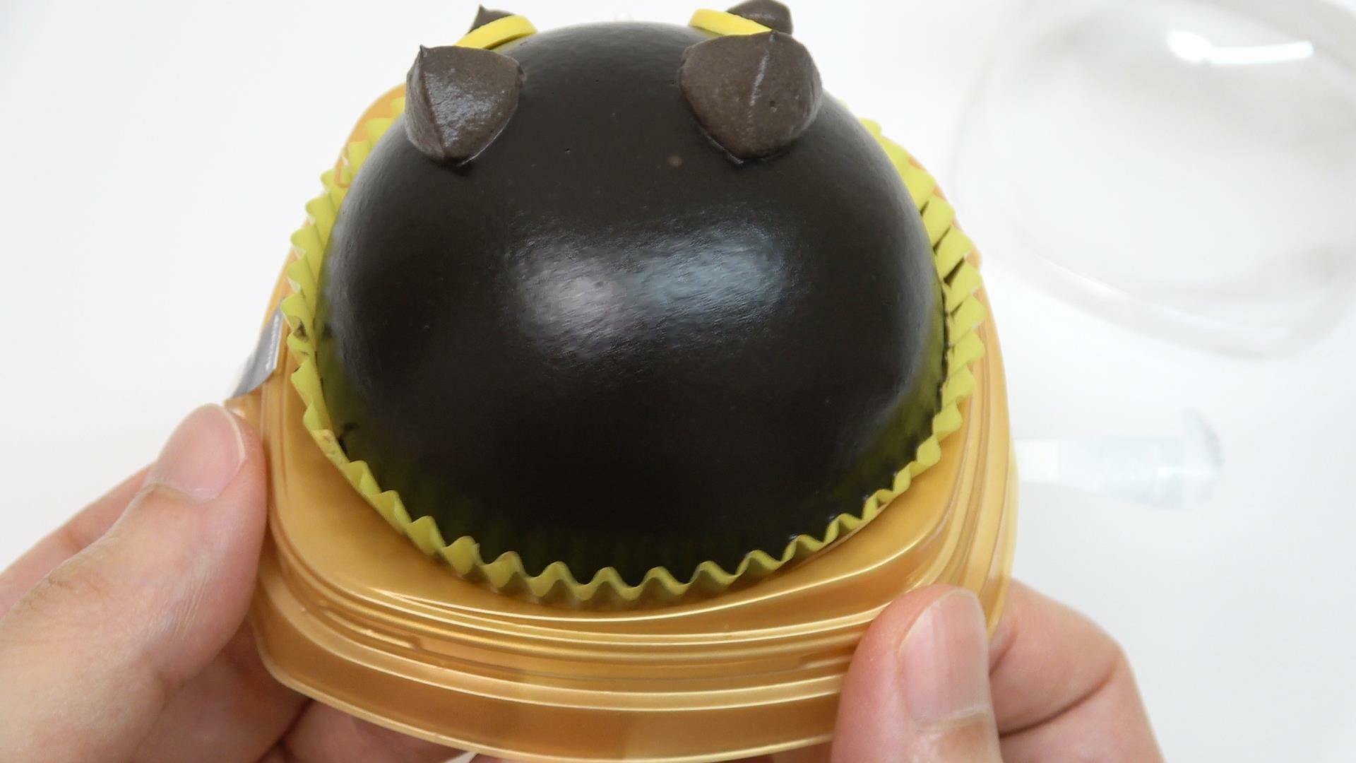 ファミマ、クロネコのチョコケーキ背面