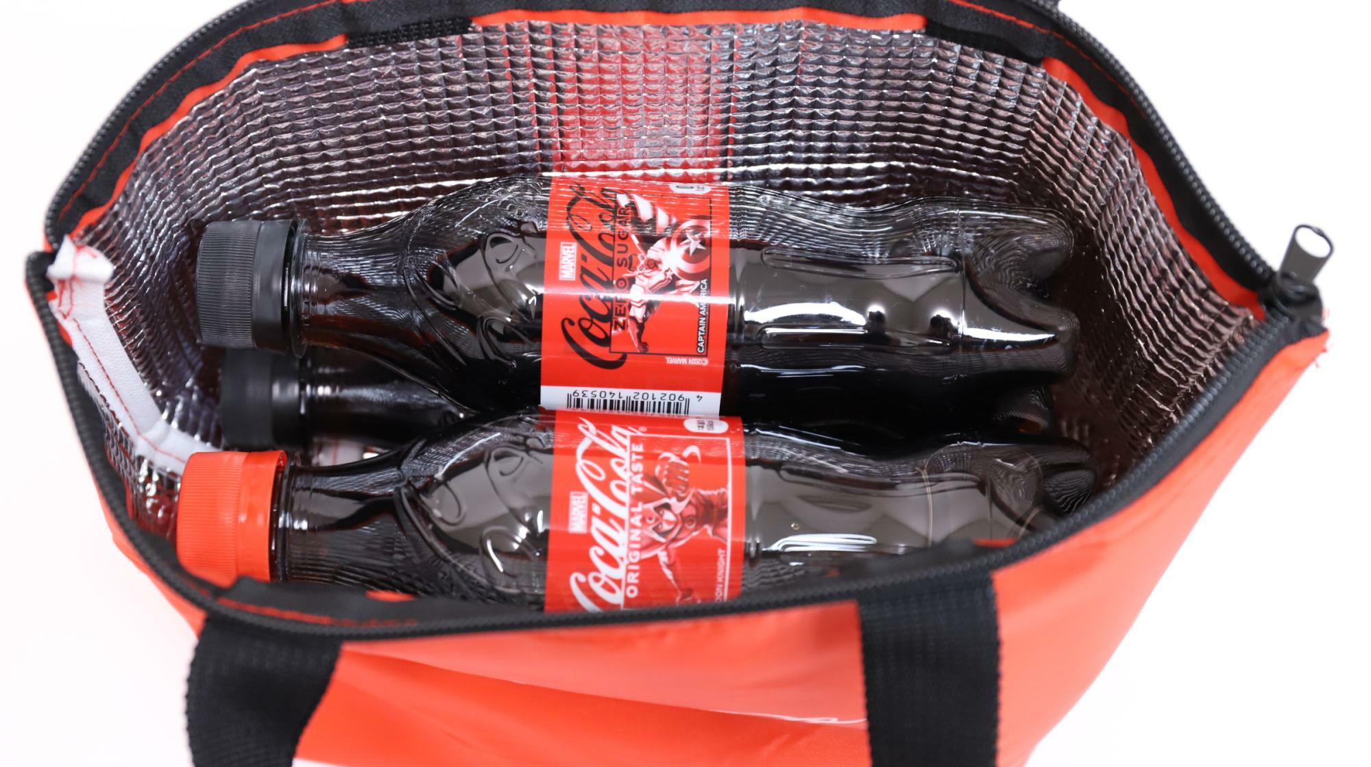 コカ・コーラのクーラーバッグが貰えるキャンペーン　マーベルコーラ4本を入れてみました