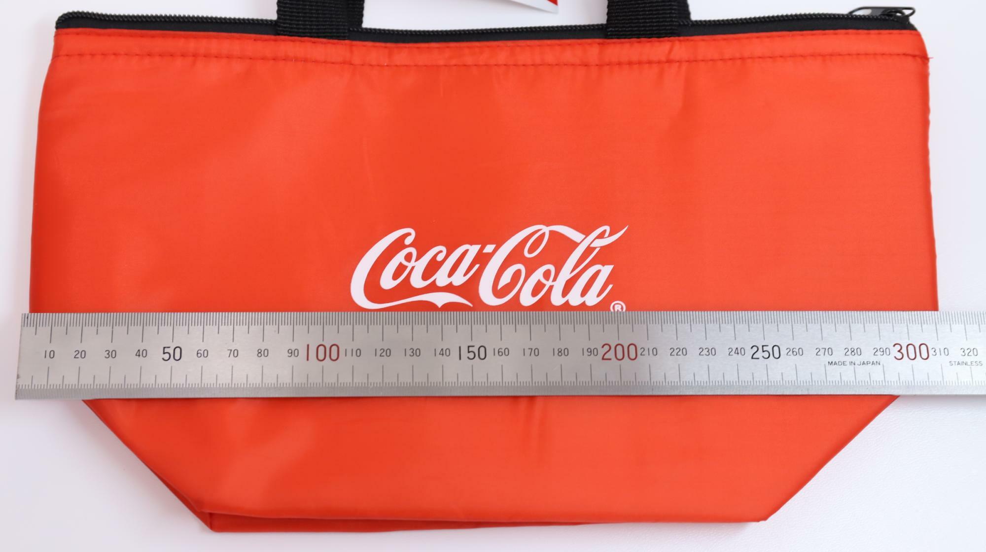 コカ・コーラのクーラーバッグが貰えるキャンペーン　長辺は31センチ位