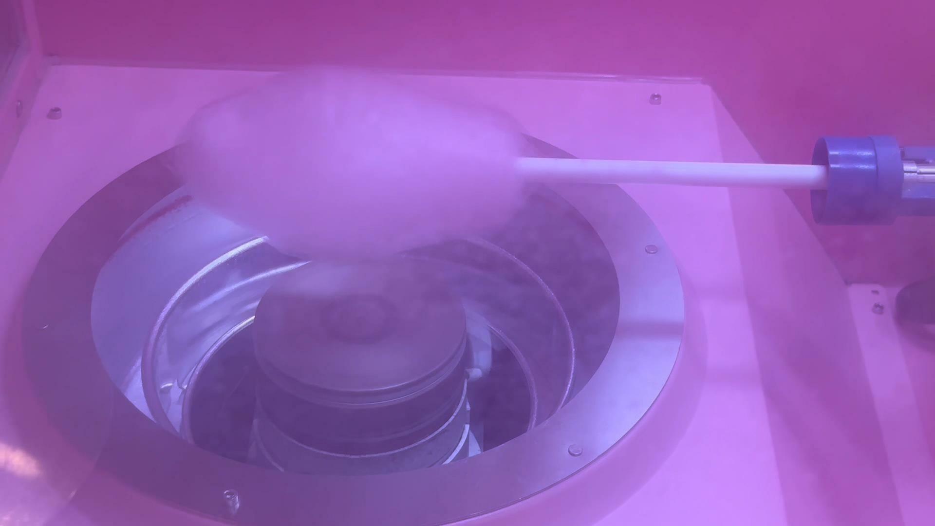ミライザ大阪城の全自動わたがしマシーン　ロボットアームが上手に綿菓子を作る過程は必見です