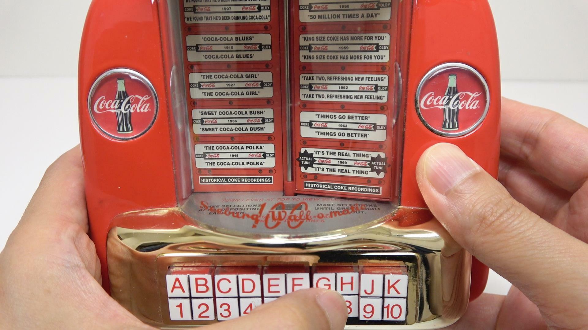 30年ほど前のコーラのジュークボックス型貯金箱　下部が選曲ボタンになっています