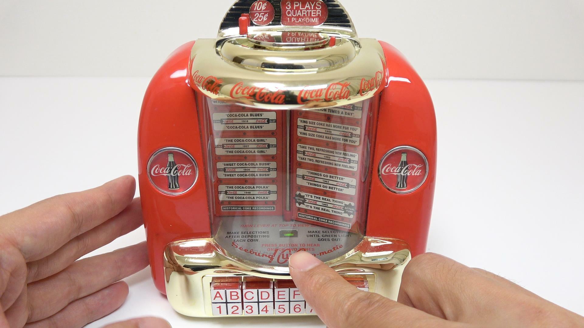 コカ・コーラのジュークボックス型のレトロな貯金箱。1996年製のレアな 