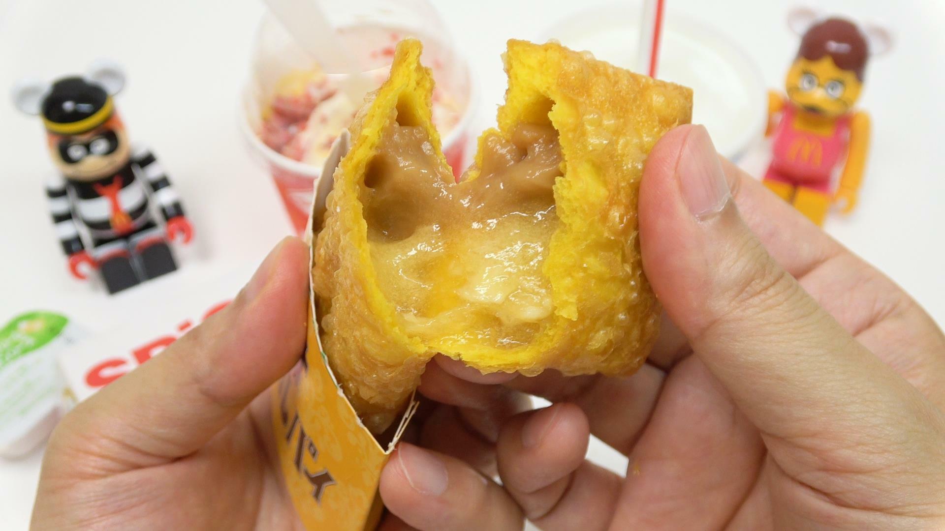 マクドナルド新作パイ「バナナキャラメルパイ」　動画ではパイを手で割ってみました