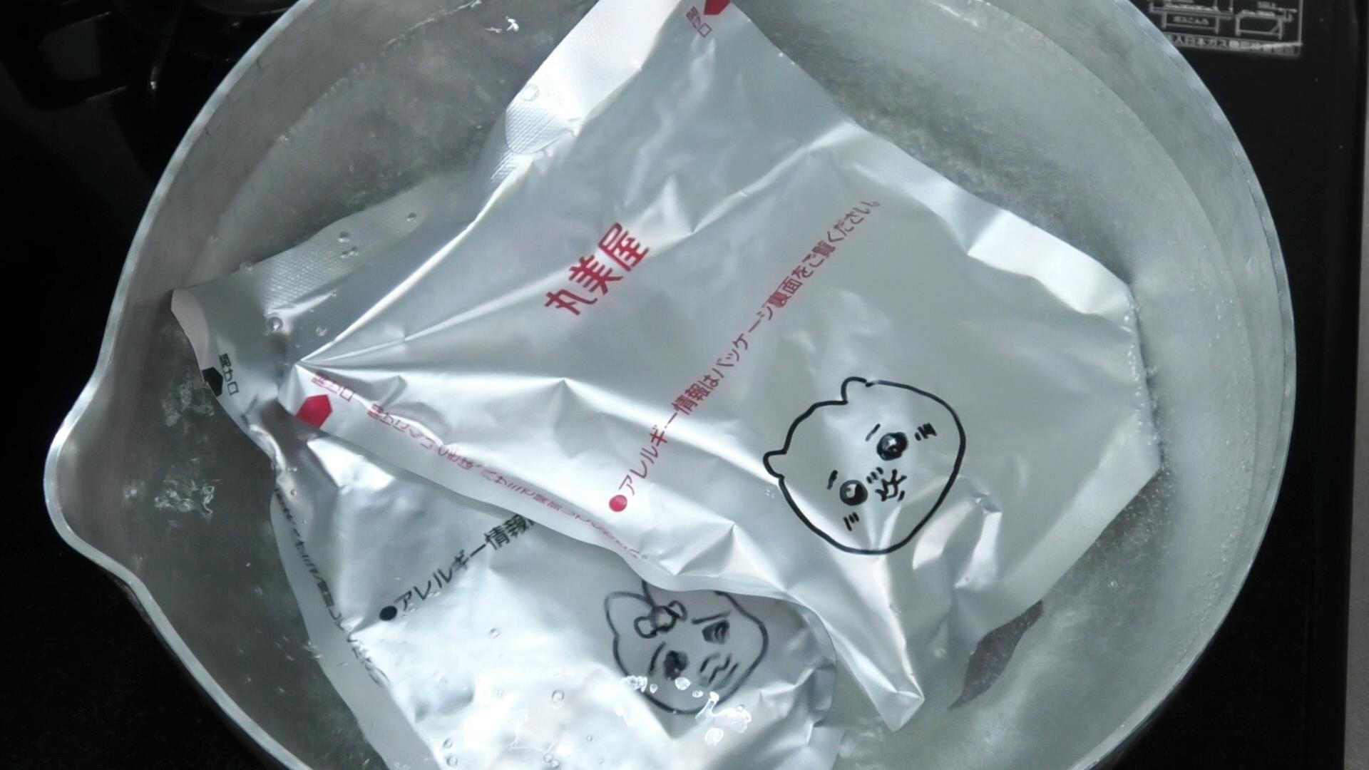 ちいかわの鬼辛カレーとおぱんちゅうさぎの甘口カレーを食べ比べ ちいかわの鬼辛カレーとおぱんちゅうさぎの甘口カレーを食べ比べ