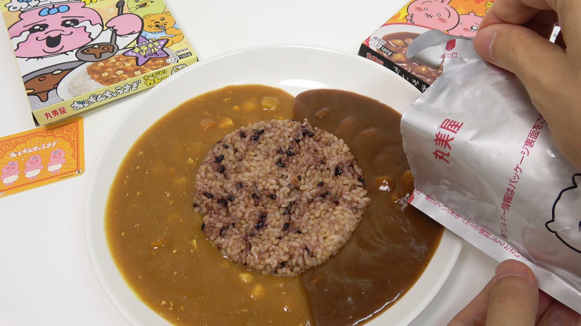 左がおぱんちゅうさぎ甘口カレー、右がちいかわ鬼辛カレー