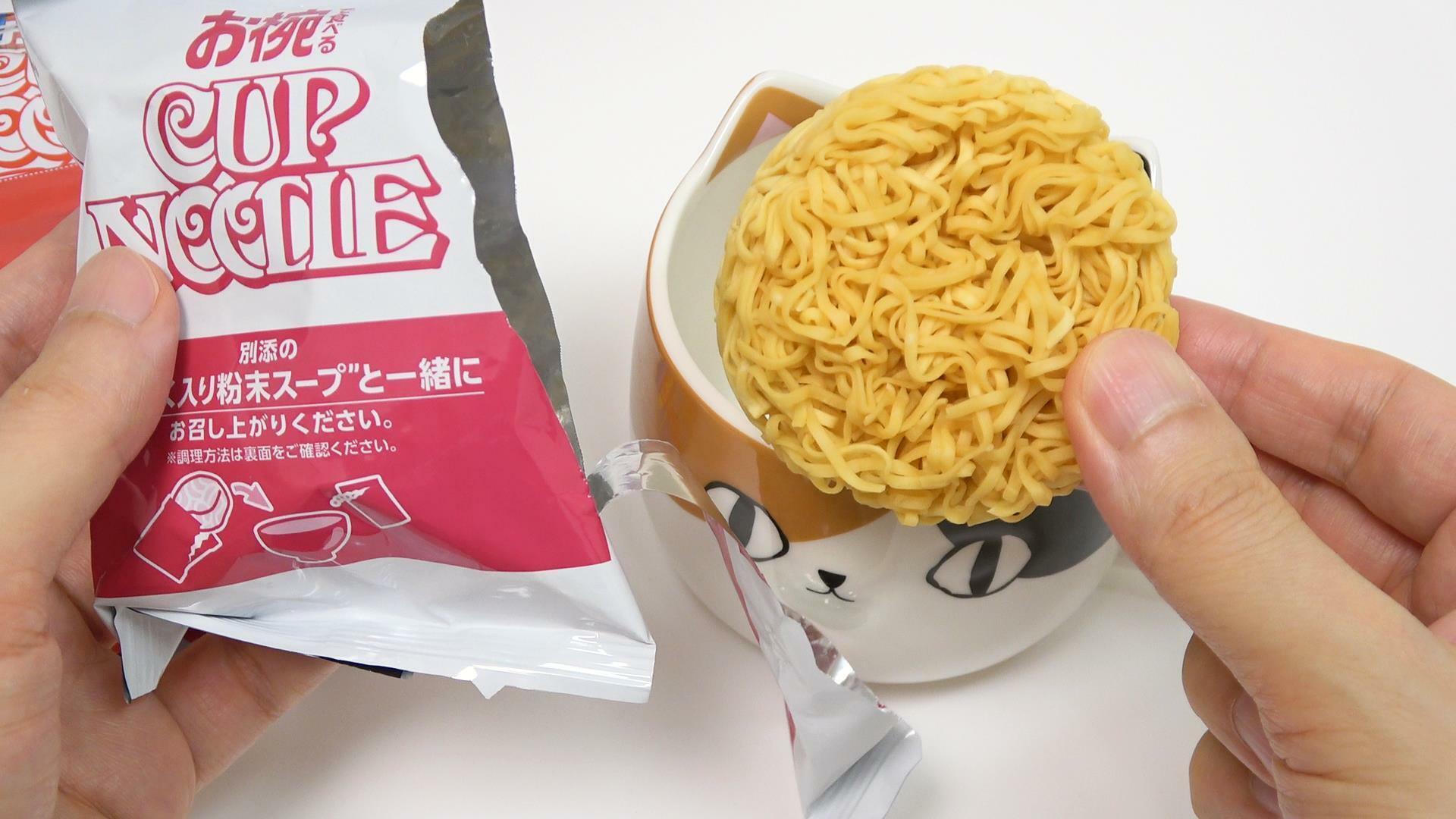 「お椀で食べるご当地カップヌードル 関西土産たこ焼き味」作ってみる