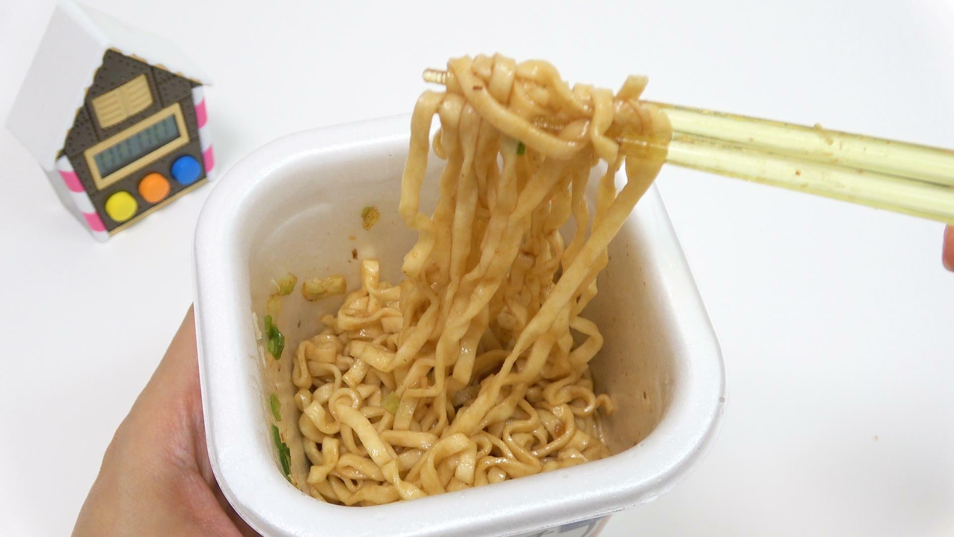 ローソンストア100の福袋　焼うどんモッチッチ だししょうゆ味