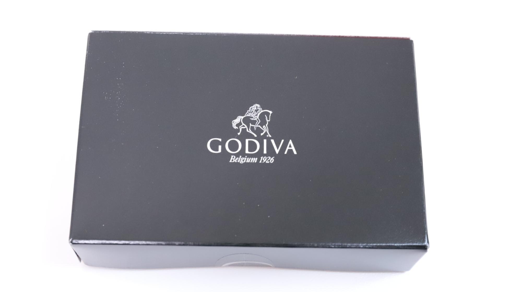 ゴディバ 福袋 15000円相当 GODIVA イオンの福袋2025】早くも売り場に並んでいたゴディバの真っ赤で