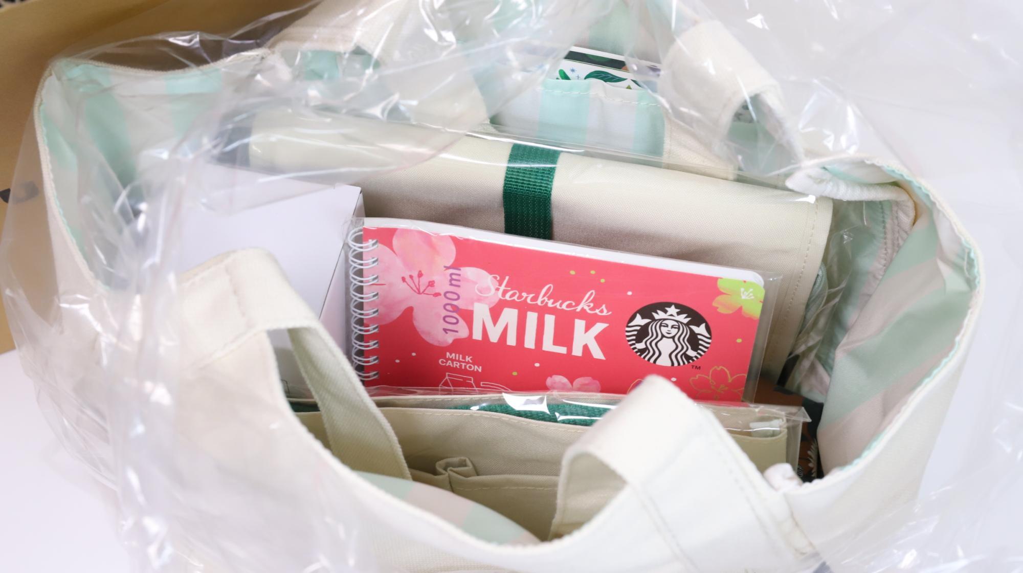 スタバの福袋2025】これはアタリ?ハズレ? ランダムな中身がSNS スタバの福袋2025】これはアタリ?ハズレ? ランダムな中身がSNS