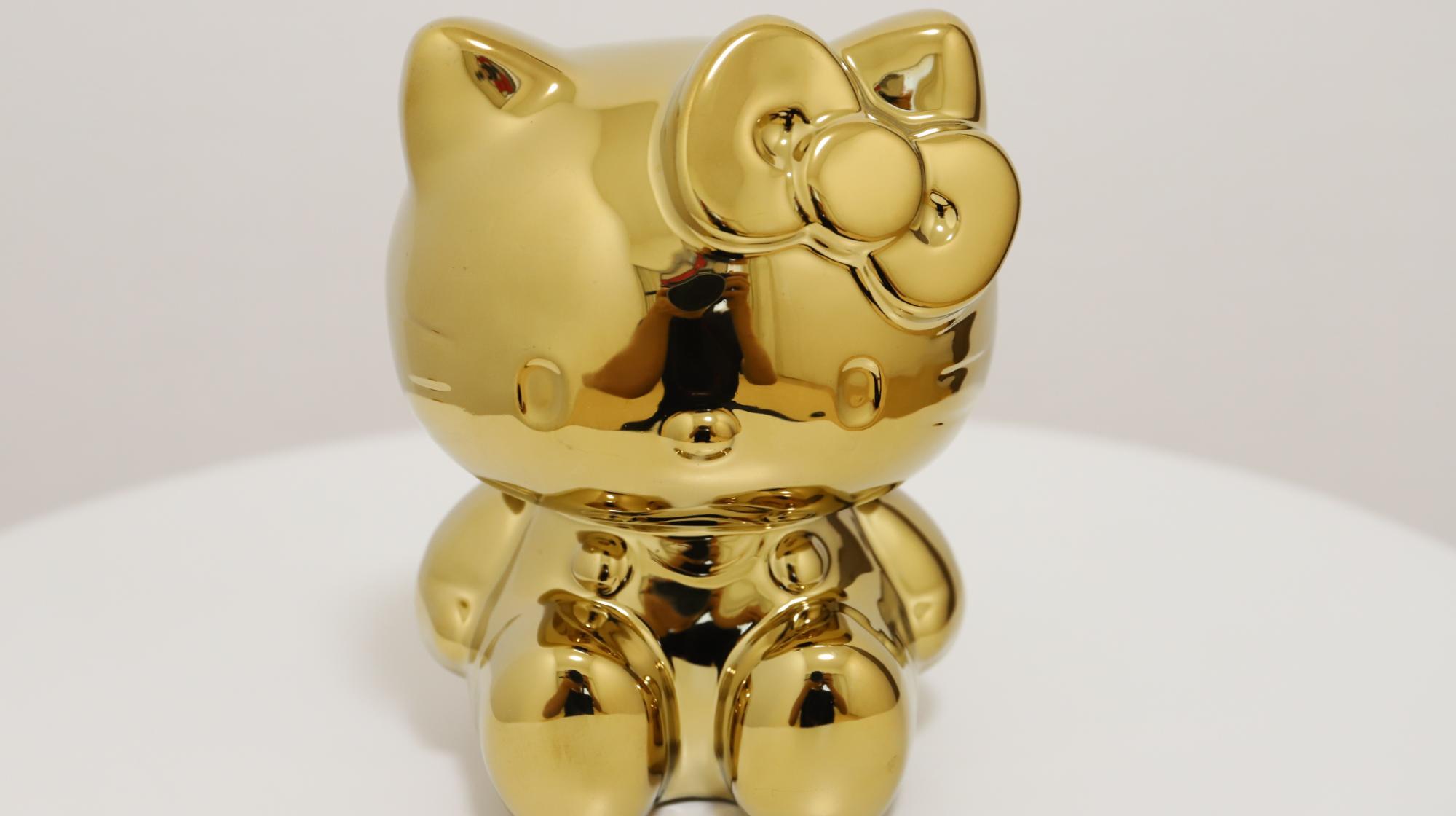 サンリオ】金色に輝くハローキティのゴールドバンク。縁起の良さ