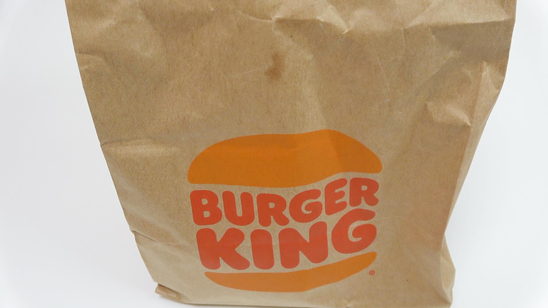 余裕の1ポンド越え!バーガーキングの復活モンスターバーガー 余裕の1ポンド越え!バーガーキングの復活モンスターバーガー