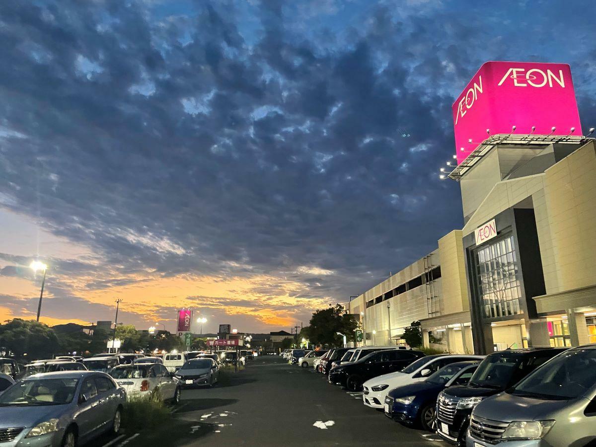 イオン唐津店。奥が花火があがる方向