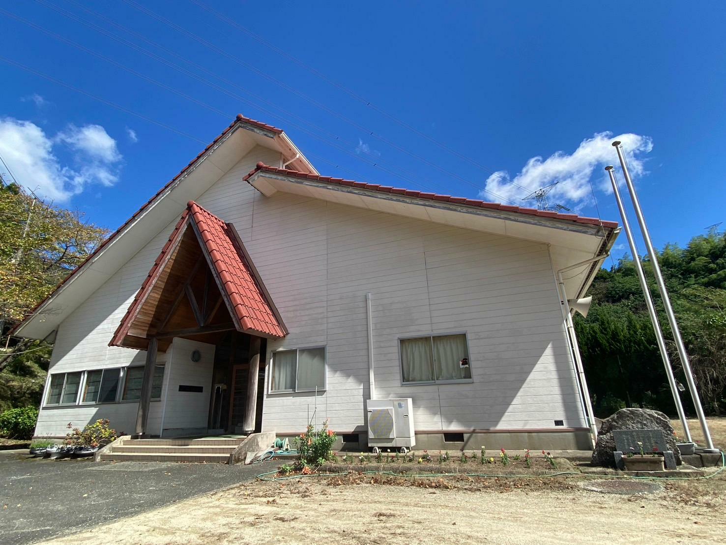 会場の平之分校の校舎