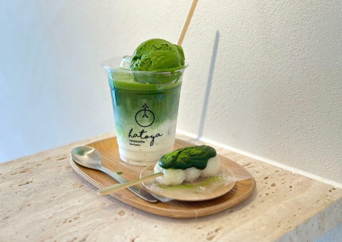 抹茶ラテ壱（アイスクリームトッピング）と清水店限定の茶団子