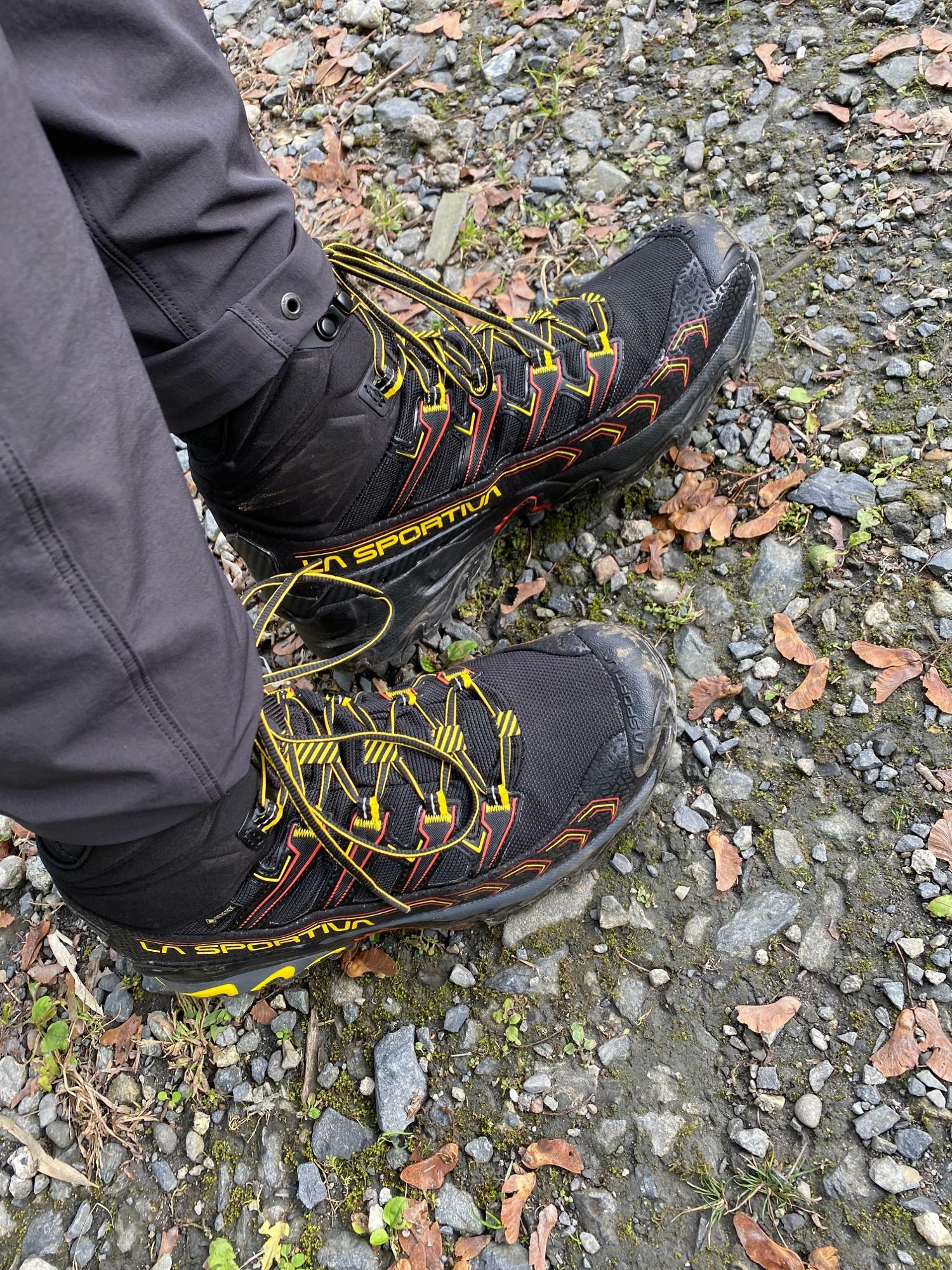 愛用のスポルティバの登山靴、アークテリクスのボトムスは細身なのに動きやすい