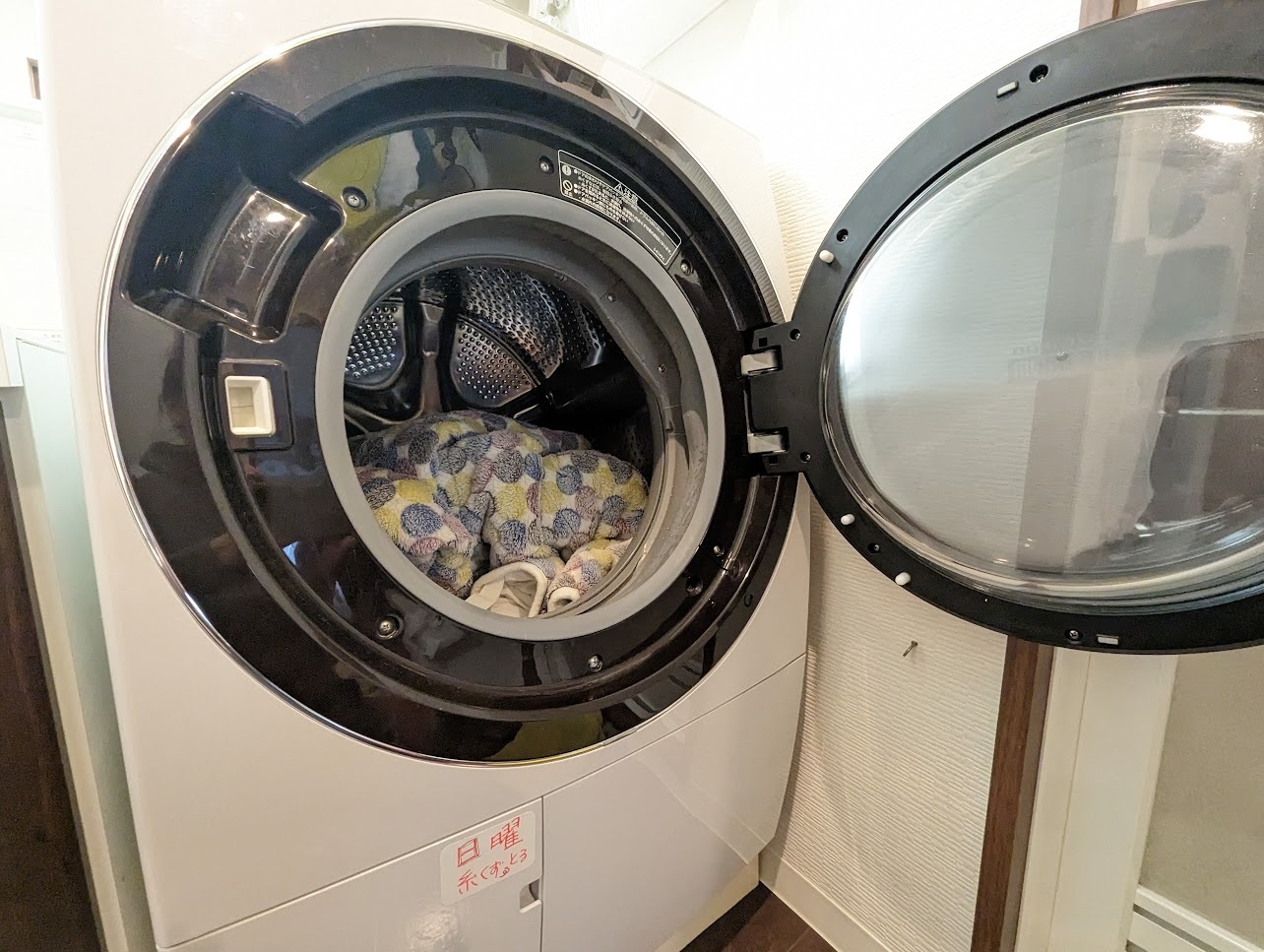 自宅の洗濯機では、薄手の羽毛布団・毛布・敷きパッドを洗濯から乾燥までいっきにかける。数時間で布団がさっぱりする。