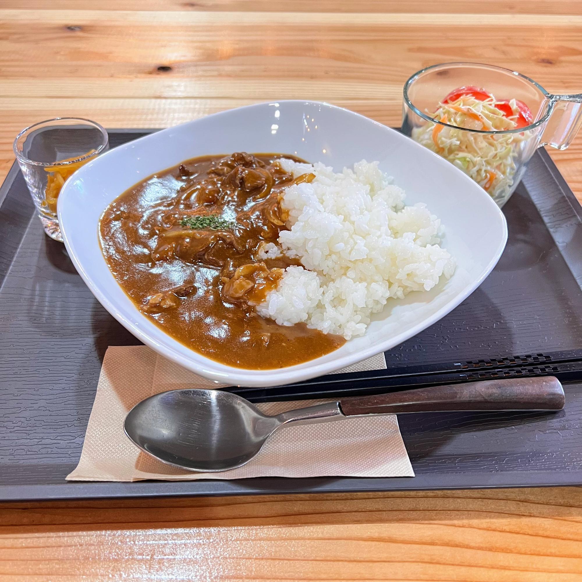 牛カレーランチ900円（税込990円）