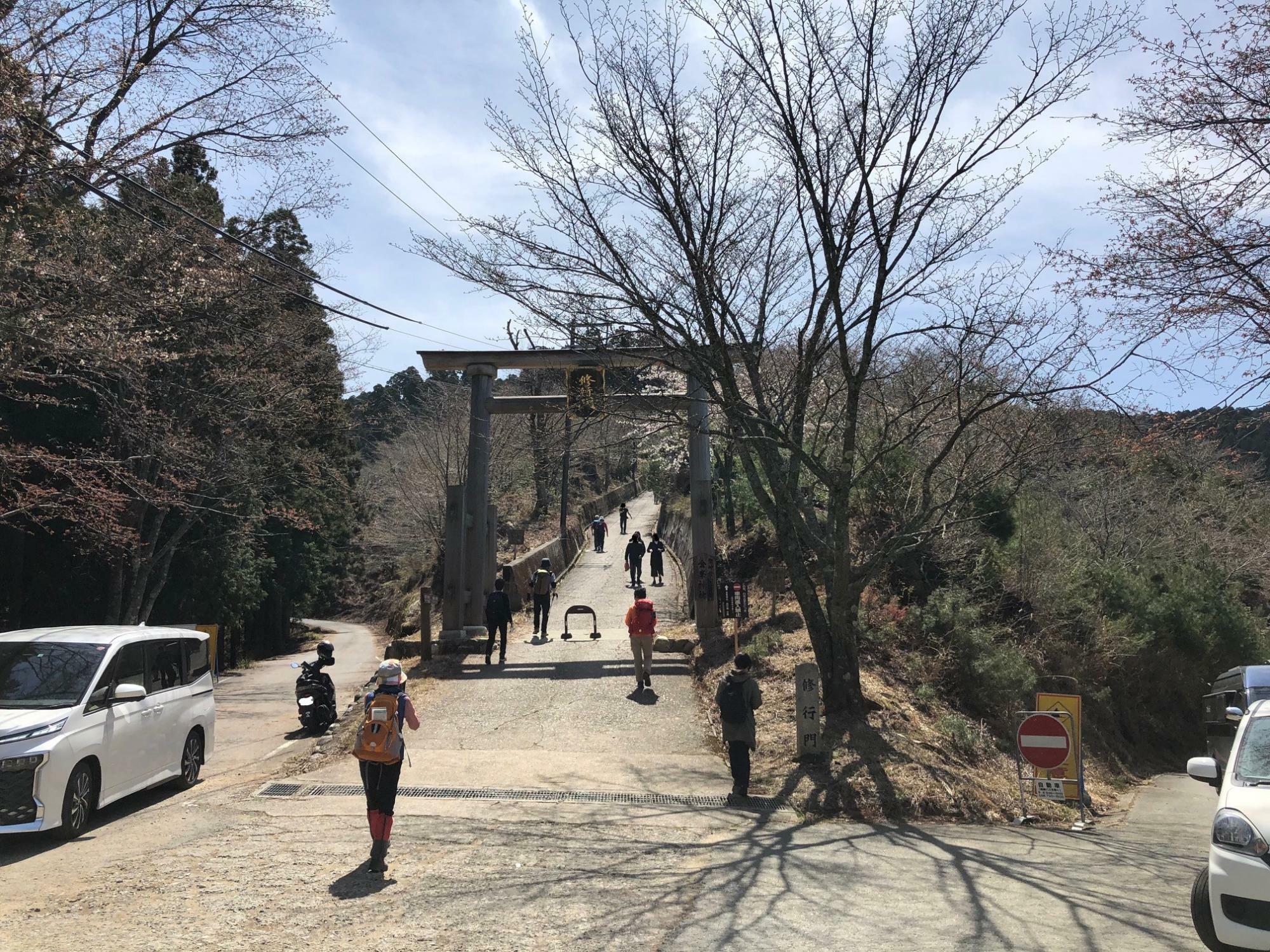 金峯神社の山門