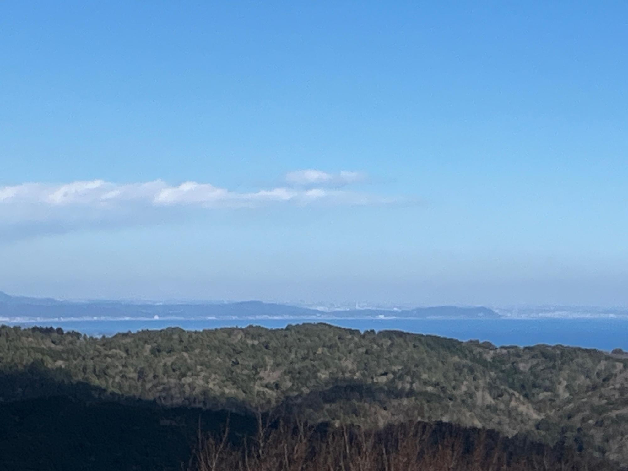 三浦半島と横浜の市街か