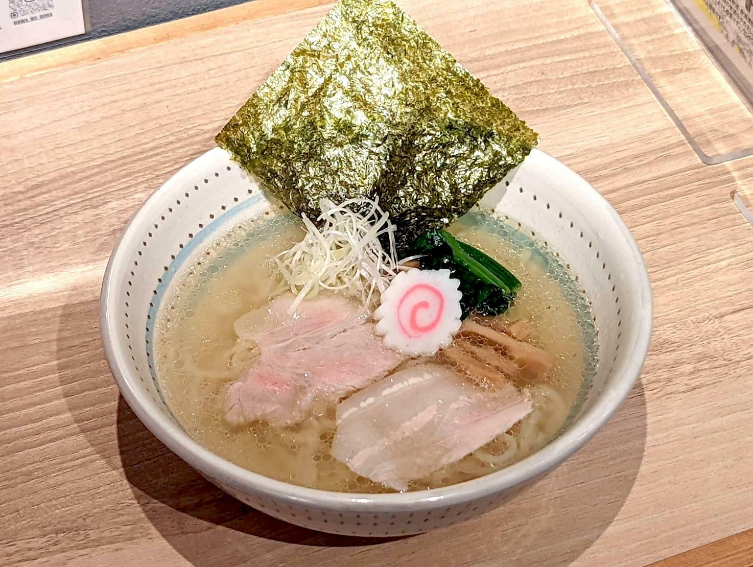 鶏、豚の「汐ラーメン」も非豚骨と言われる事が多い。同じくゲンコツを多用した味噌、醤油ラーメンの場合もしかり。なぜ？