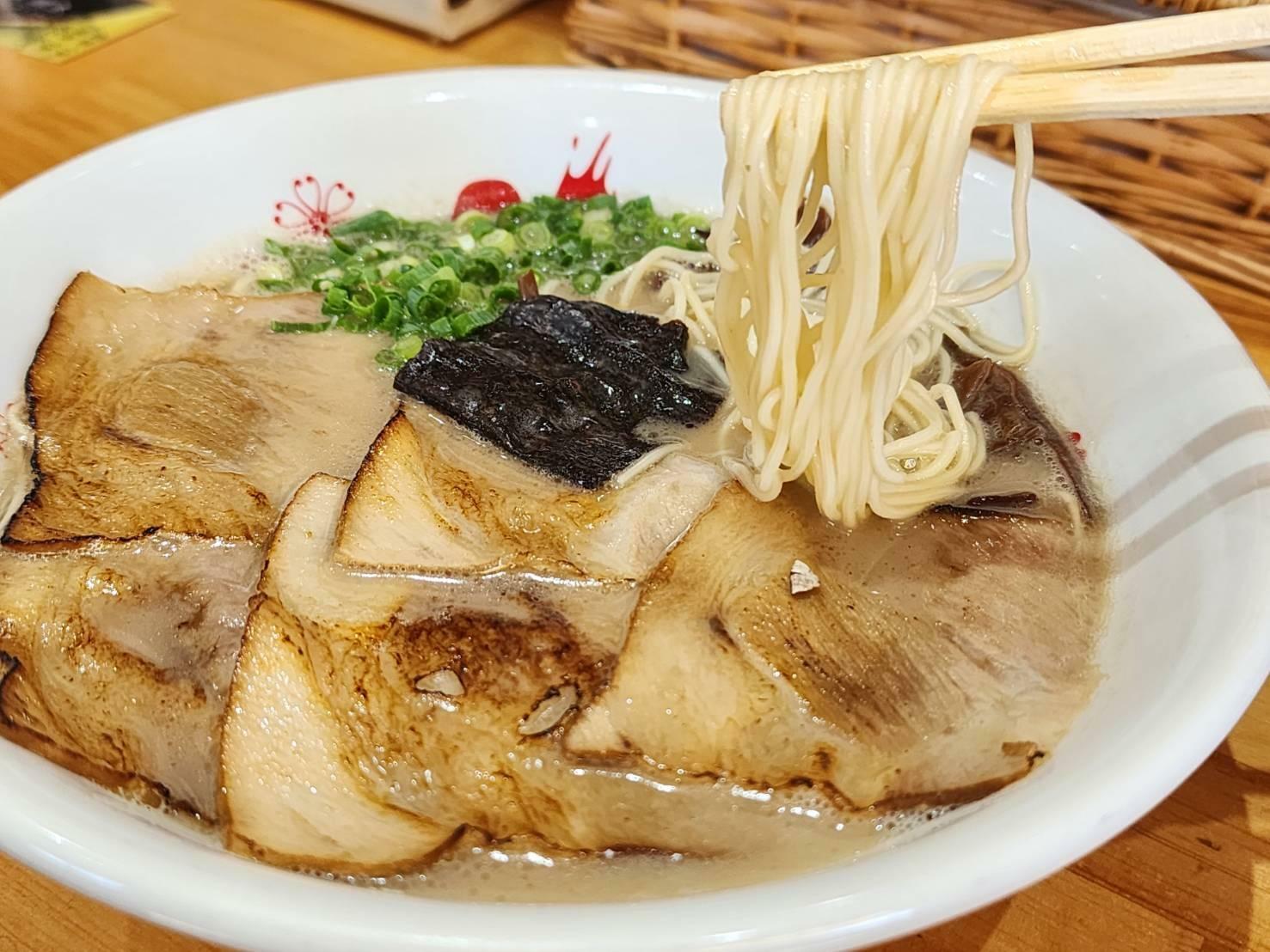 細麺(写真)か中麺をチョイス