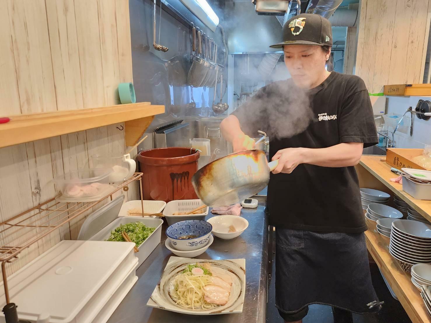 ラーメン、つけ麺共に「伊吹いりこ」の旨味を効かせている