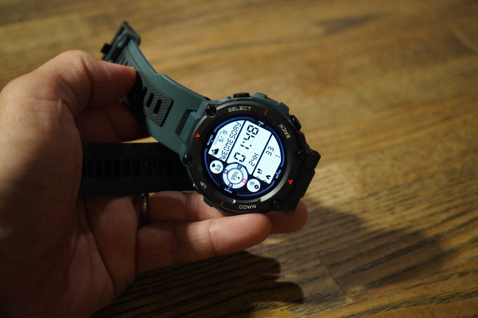 【人気最安値】Amazfit (アマズフィット) T-Rex Pro 時計
