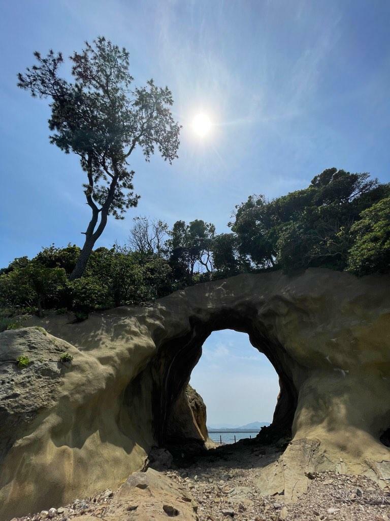 洞山にある高さ10ｍの洞穴