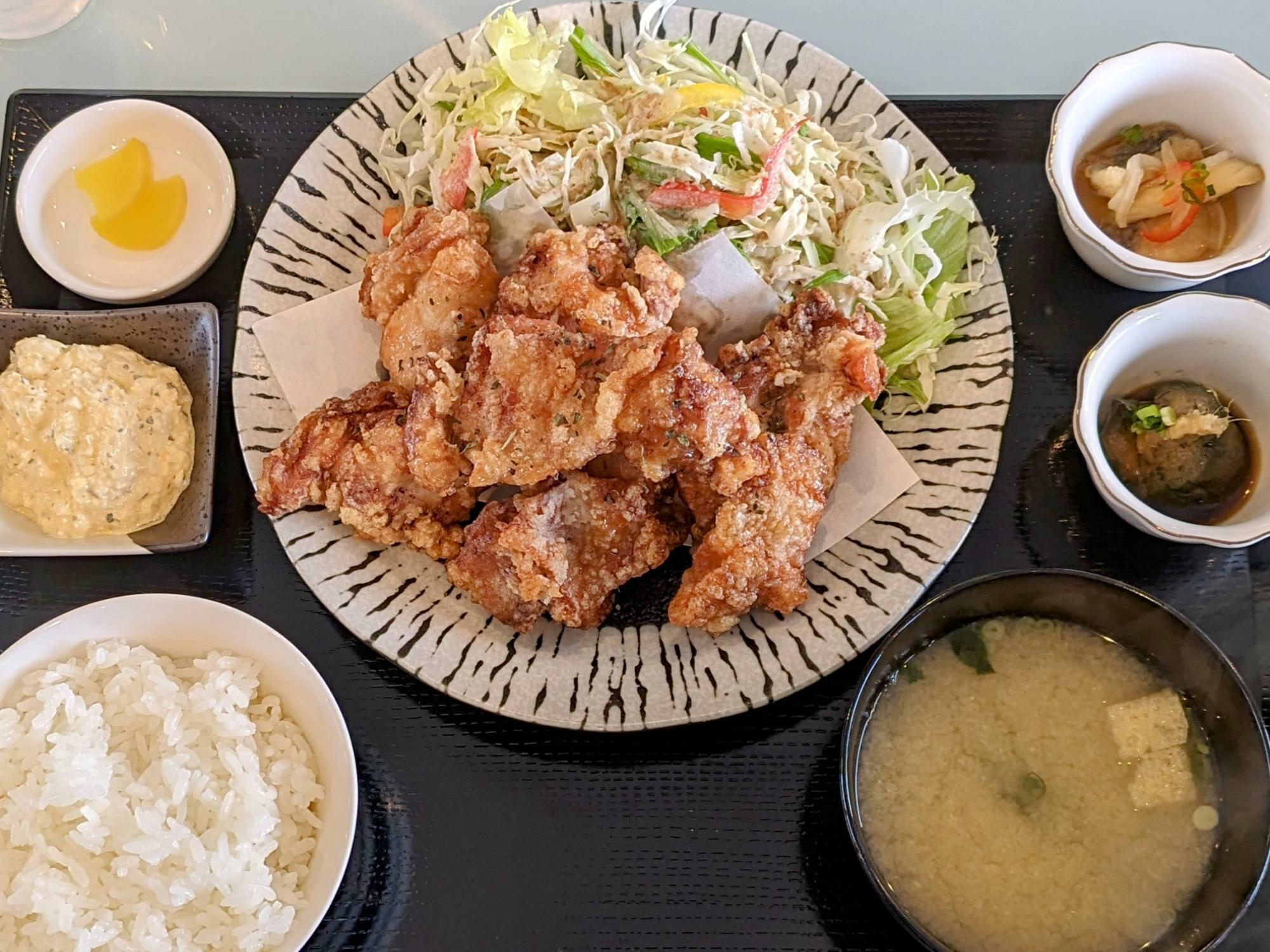 「チキン南蛮定食」（1200円）