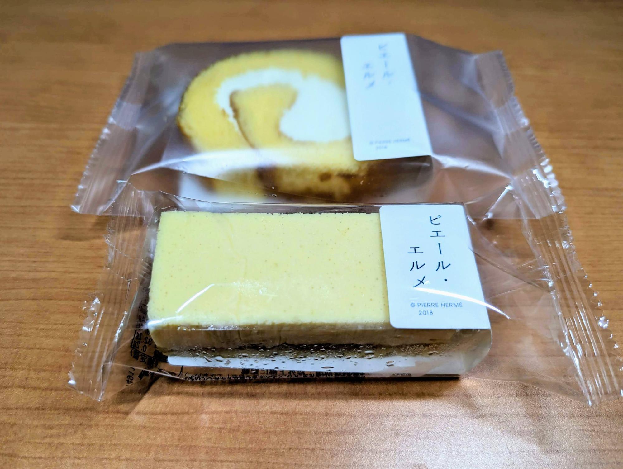 レモンのチーズケーキは下。上はバニラのロールケーキです（このロールケーキがめちゃくちゃ美味しい）。