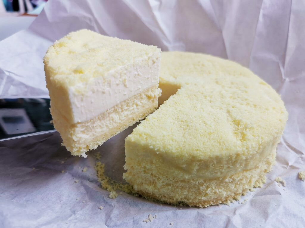 ルタオのドゥーブルフロマージュ。2層のチーズケーキとしては最も有名か