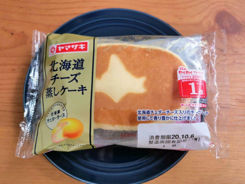 山崎製パンの北海道チーズ蒸しケーキ。こちらは楕円形