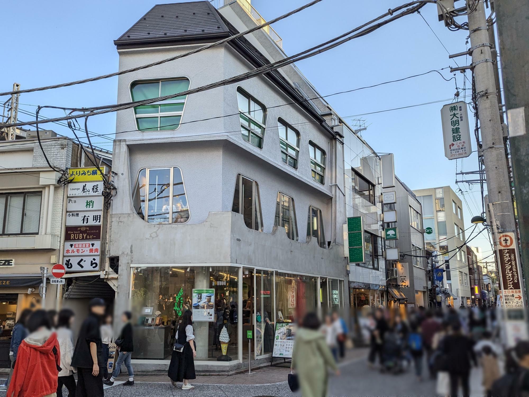 自由ヶ丘店（目の前の建物）