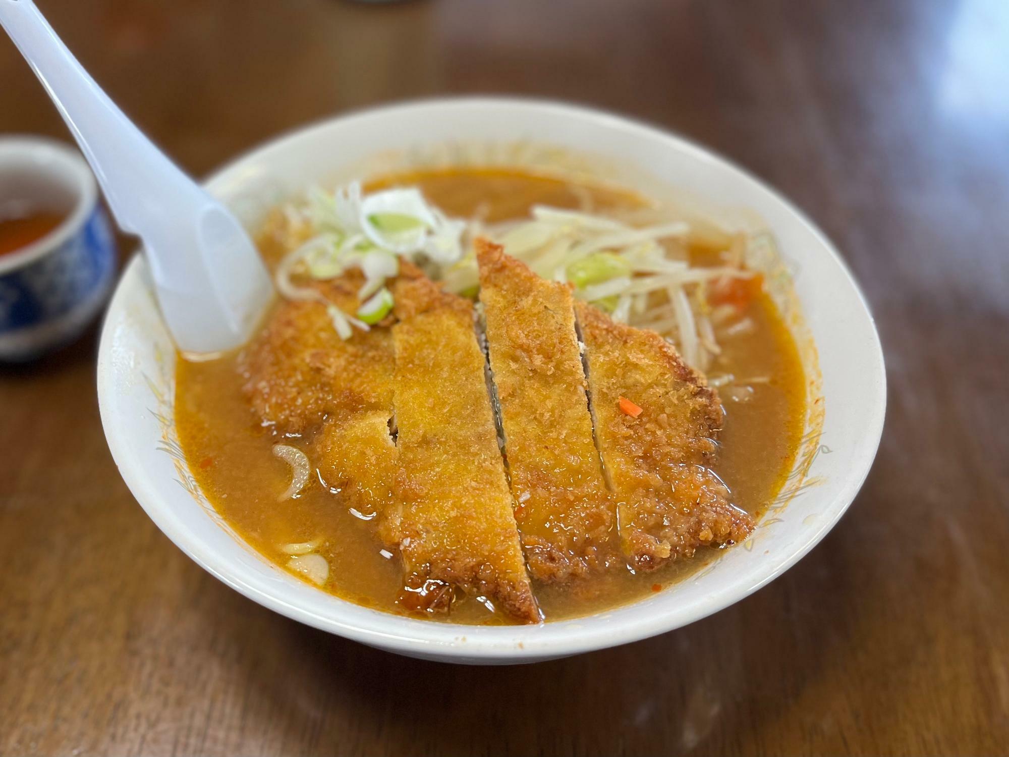 カツのせピリ辛味噌ラーメン：750円