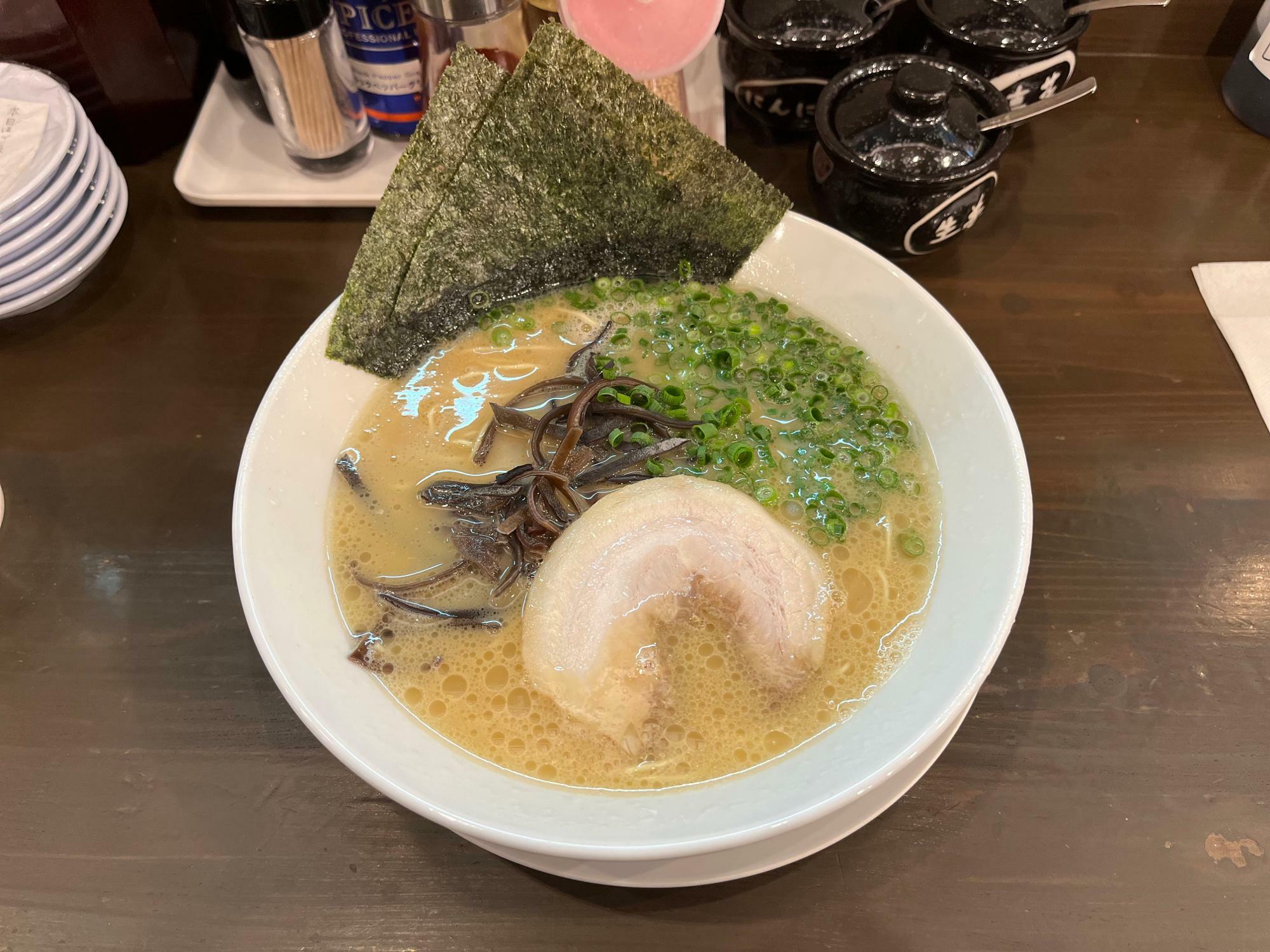 博多豚骨ラーメン