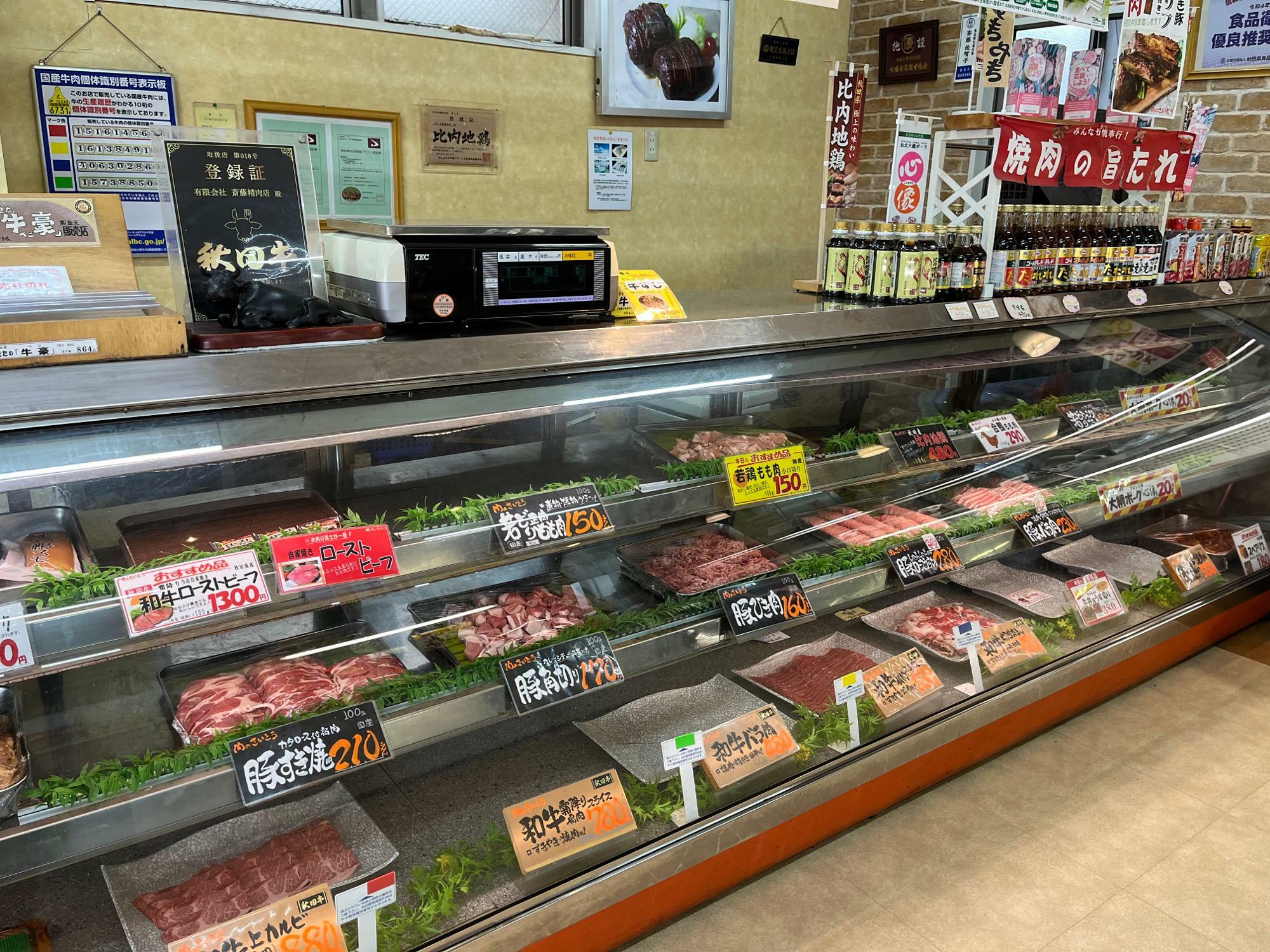 店内のショーケースには秋田県産のお肉がズラリ