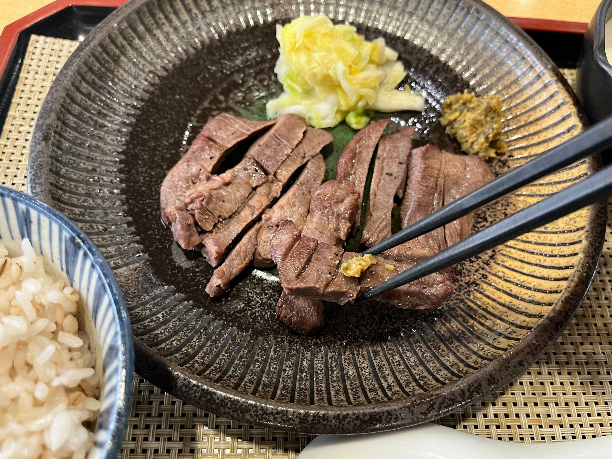 噛めば噛むほど広がる牛タンの旨味