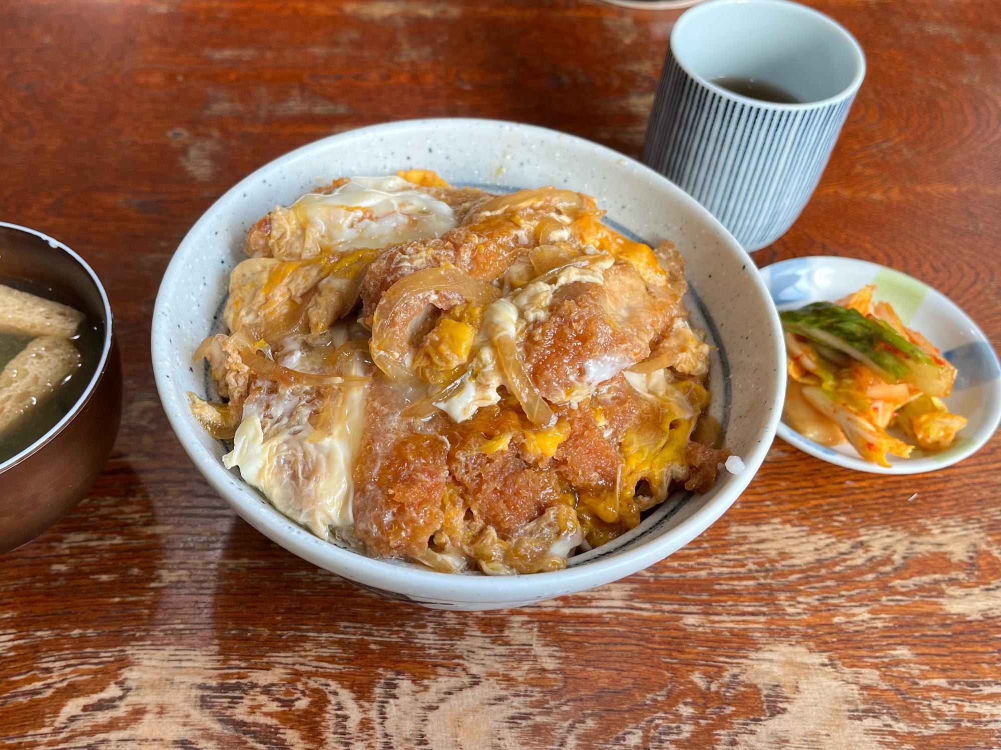 カツ丼：650円（味噌汁、キムチ付）