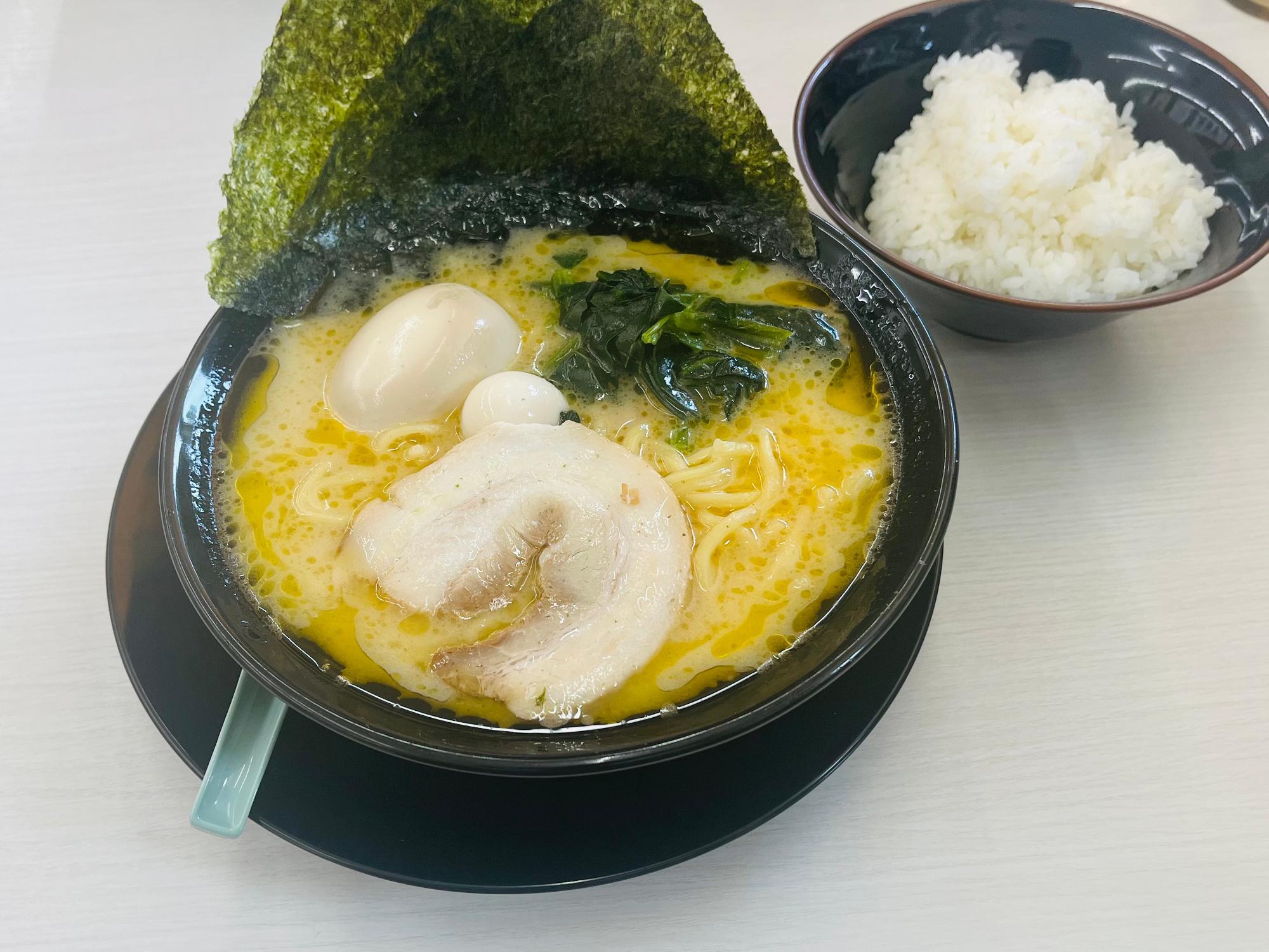 味玉ラーメン（醤油）：910円