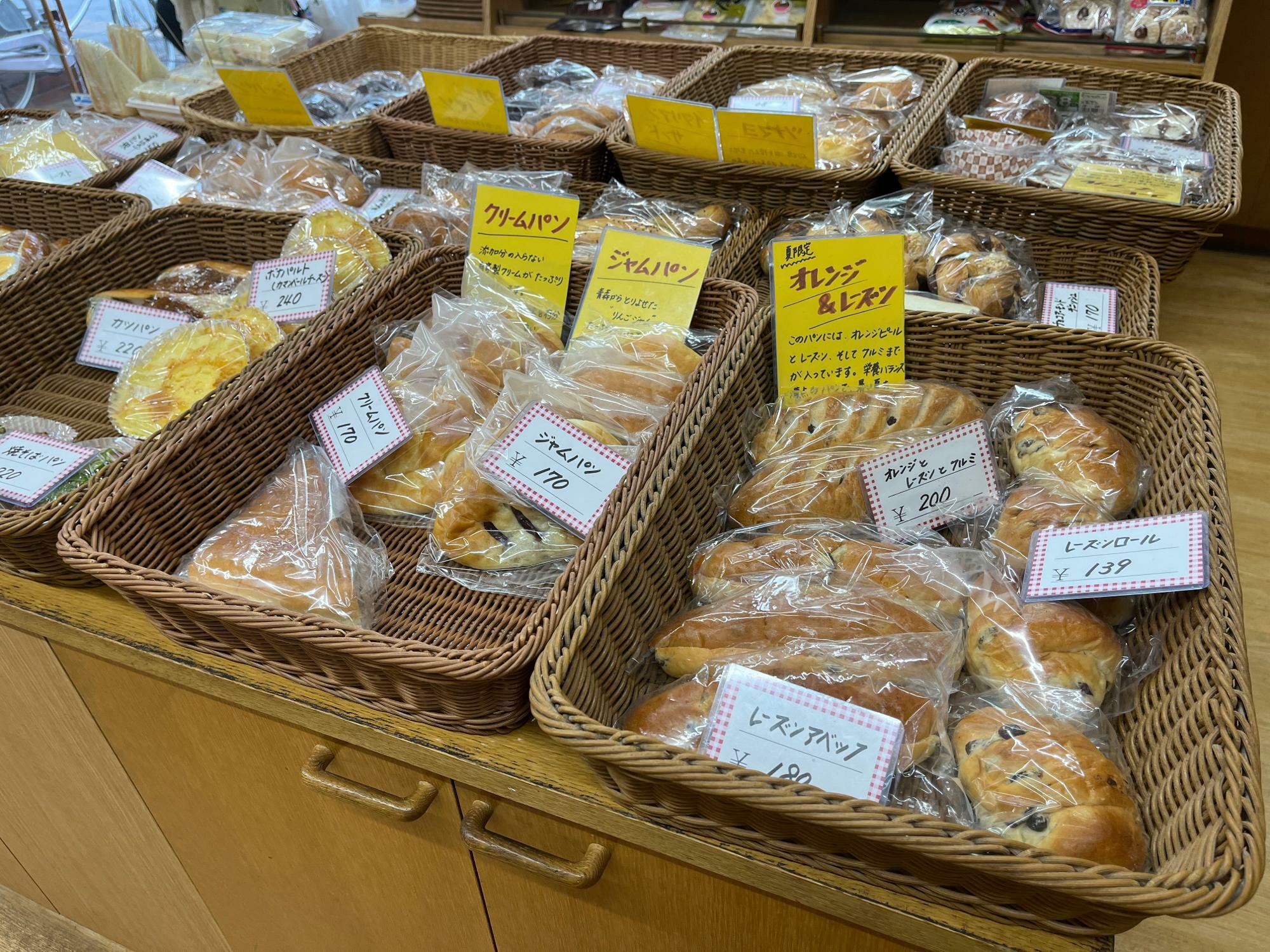 『かつた』のパンは地元のスーパーや高校でも販売！